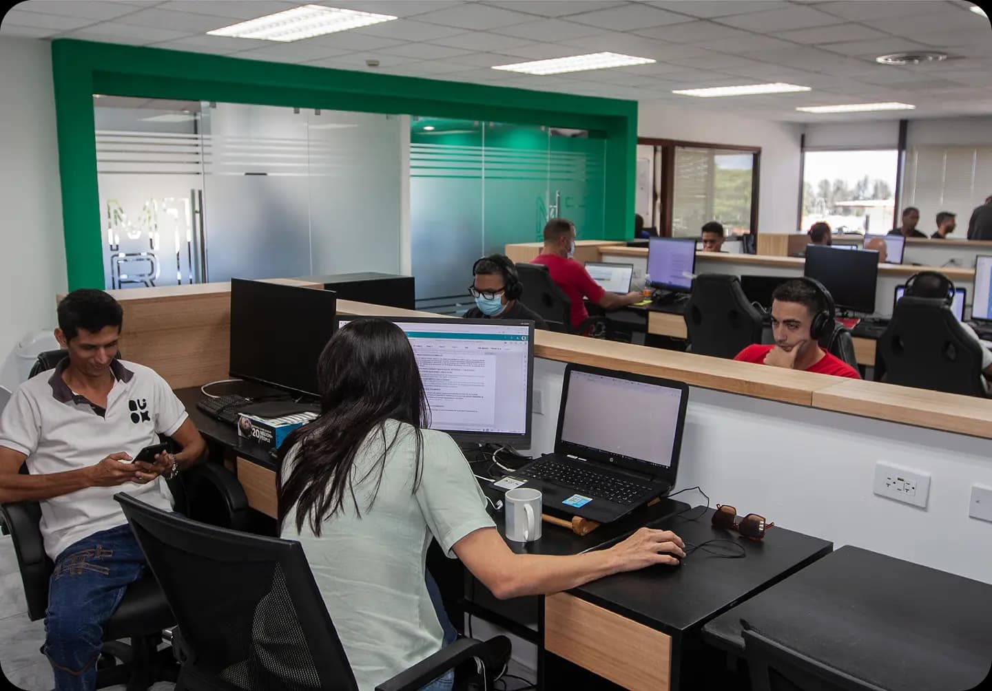 Equipo Avangtec en puestos de trabajo